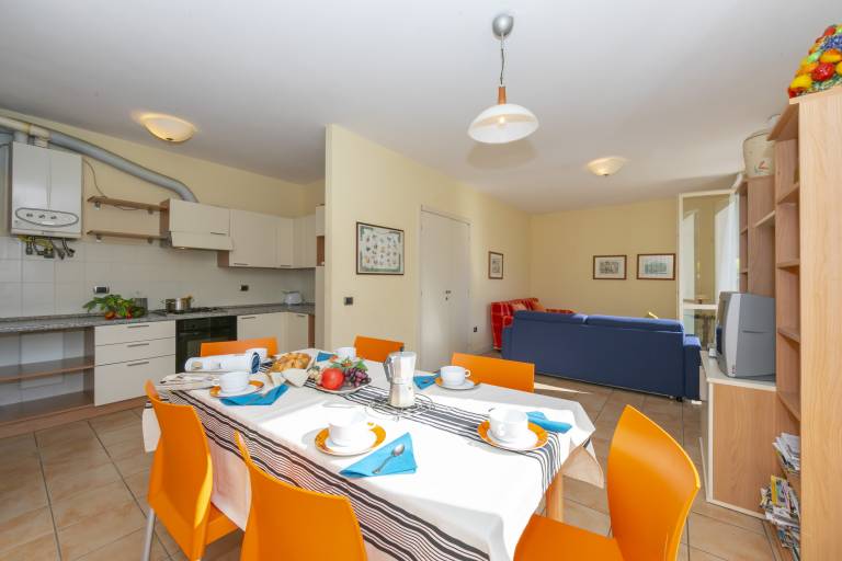 Family-friendly charming house with patio & yard | Mountain view | Close to the beach | Pet-friendly — photo 5