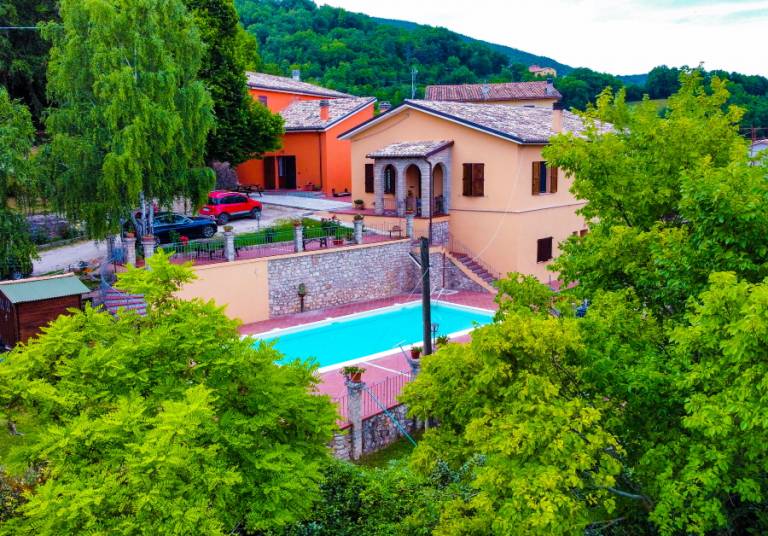 Confortevole casa a Cerreto Di Spoleto con barbecue e piscina