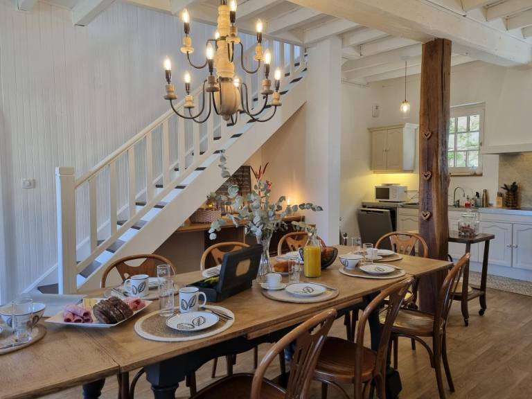 Charming and Comfortable Cottage in Saint-Haon-le-Châtel, Pets Allowed — photo 4
