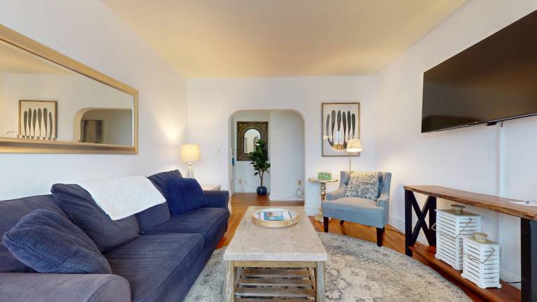 KIL9044 Spacious, Top Floor 1-Bed, MBTA, Longwood Medical Area — photo 4