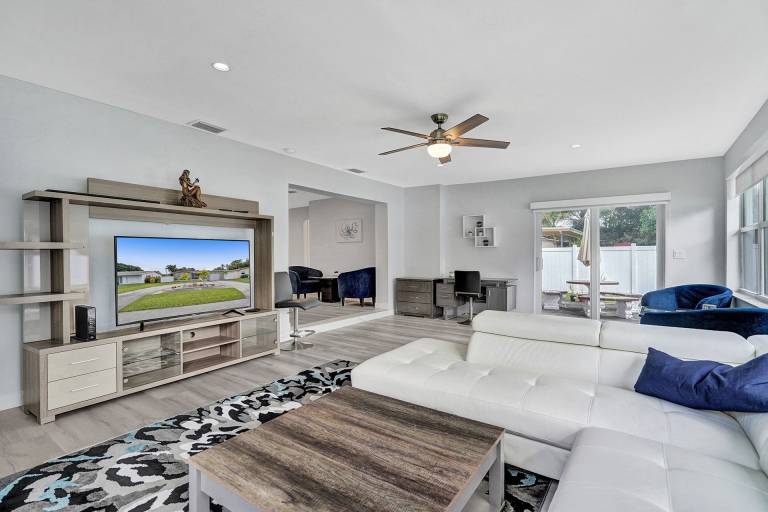 House  Hallandale Beach