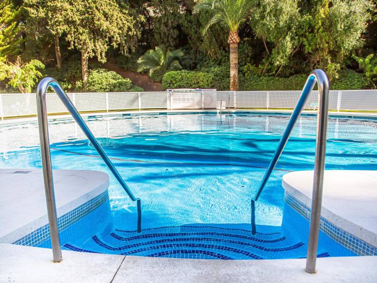 Luxurious penthouse in Marbella with pool, WiFi, pets allowed, air conditioning — photo 2
