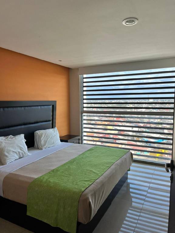 Serviced apartment with pool & patio — photo 2