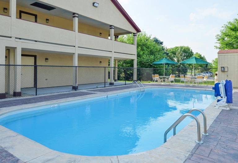 Red Roof Inn Indianapolis - Greenwood — photo 2