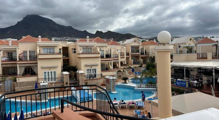 Serviced apartment with pool, yard & patio | Close to the beach | Pets allowed — photo 5