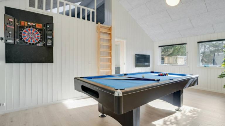 Vacation home with yard, patio & grill — photo 4
