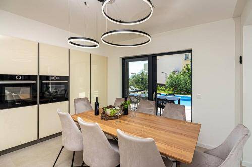 Exquisite blend of modern elegance and traditional Dalmatian charm ! — photo 3