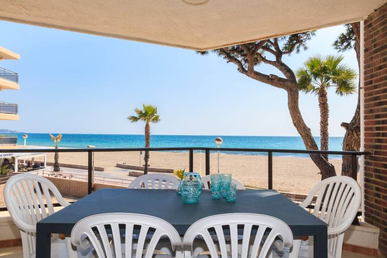 Apartment with yard & patio | Beach nearby | Dogs allowed in Cambrils