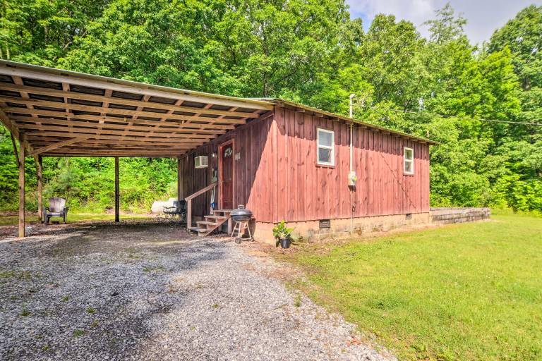 Rustic Cabin on Farm 4 Mi to Kentucky Lake