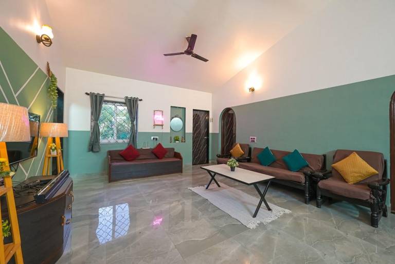 Villa with pool, barbecue & yard — photo 4