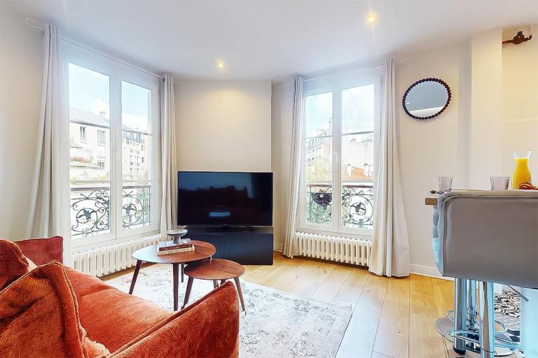 Wonderful apartment | Near Eiffel Tower | Suitable for remote work | Dogs allowed — photo 2