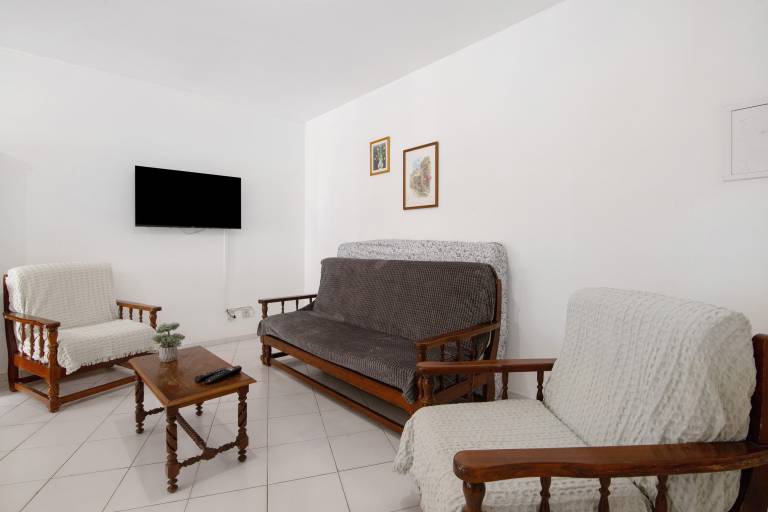 Apartment 'Seaside Sanctuary - Praia Da Rocha' with Shared Pool, Wi-Fi and Air Conditioning — photo 5