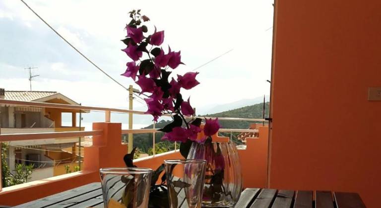 Vacation home with terrace & garden — photo 3