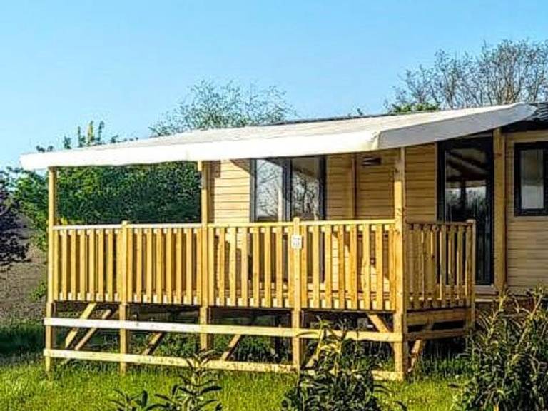 Family-friendly charming mobile home with heated pool & patio | Pets are welcome — photo 5