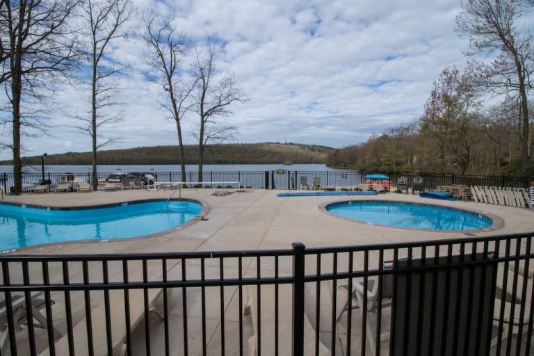 Lake Harmony, PA Vacation Rentals from 96 Hometogo