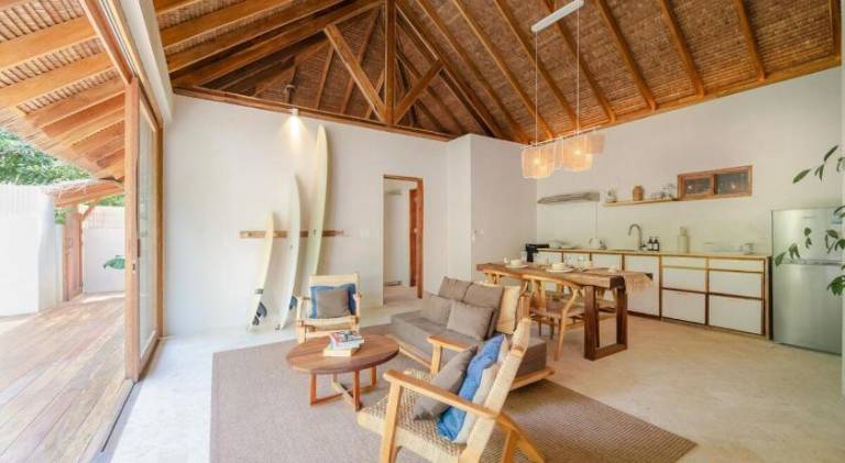Villa with pool — photo 4