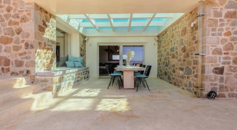 Villa with pool — photo 5