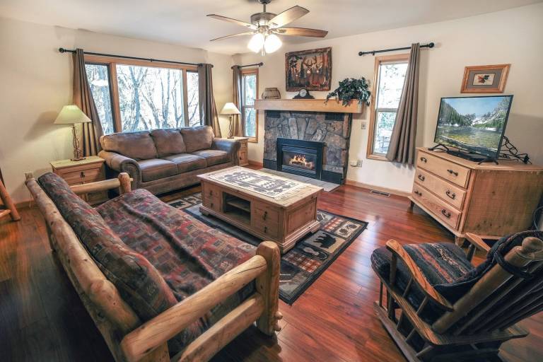 Cabin with private pool in Estes Park, CO