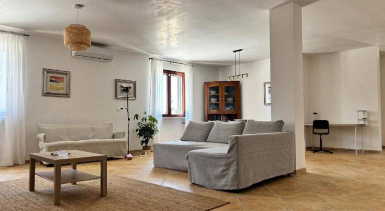 Fully equipped spacious villa with patio & yard | Perfect for remote work | Pets allowed — photo 2