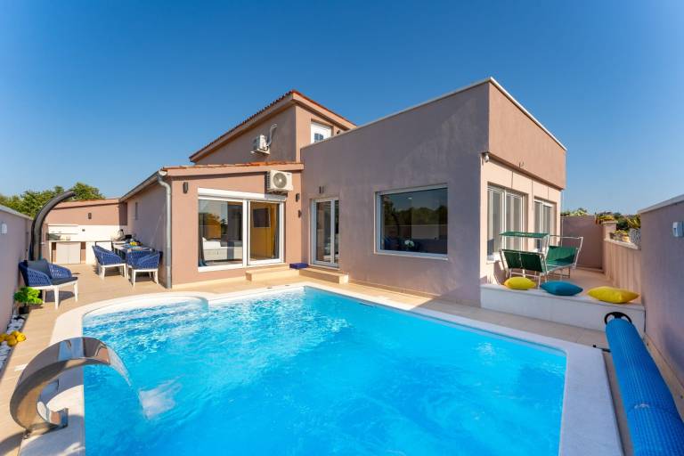 Ferienhaus in Peroj f&uuml;r max. 9 Personen