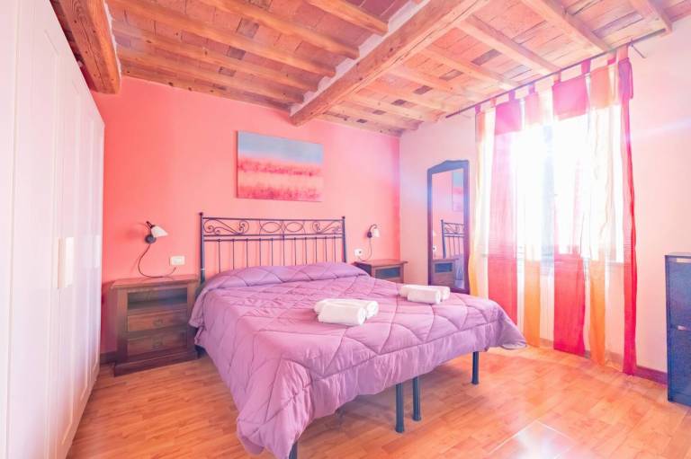 Apartment 'Il Balconcino' with Balcony, Wi-Fi and Air Conditioning in Lucca