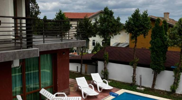 Beautiful villa with patio, barbeque & yard | Dogs allowed — photo 3