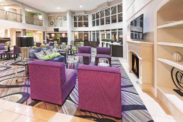 La Quinta Inn & Suites by Wyndham Dallas - Addison Galleria — photo 3