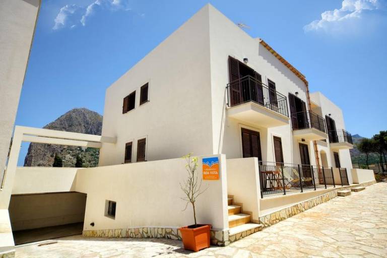 Holiday apartment with BBQ & terrace in San Vito Lo Capo
