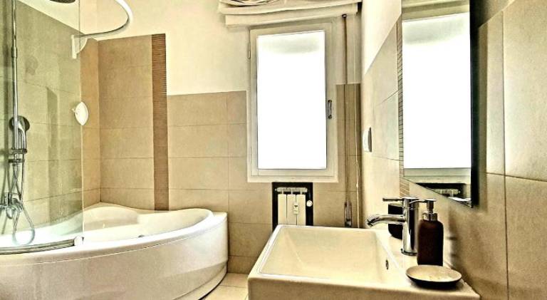 Fully equipped apartment with patio & hot tub | Pet-friendly — photo 2