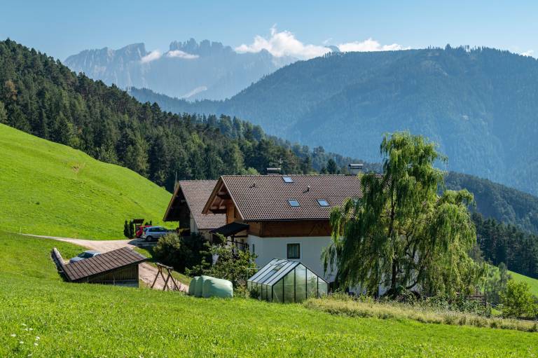 Holiday Apartment 'Mongaduierhof Apt Tschafon' with Mountain View, Shared Garden & Wi-Fi — photo 4