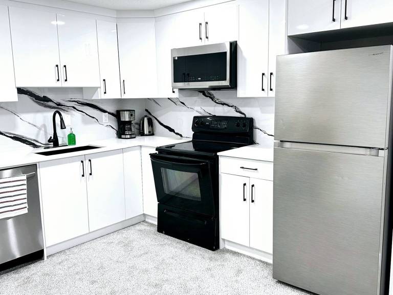 Private, Cozy, Luxury, Spacious One Bedroom Suite in Airdrie, AB