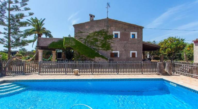 Vacation home with pool in Porreres