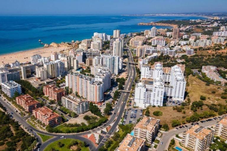 Fully equipped charming rental apartment with yard | Beach nearby | Pet-friendly in Portimão