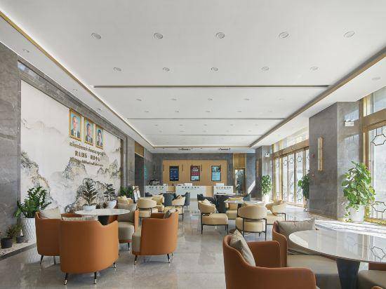 ALL IN LIGHT LUXURY HOTEL in Phnom Penh