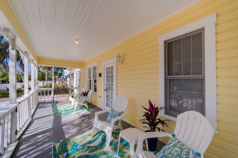 Fido Friendly, Fenced Yard, Fire Pit, Near Sarasota Beaches and Downtown! — photo 2