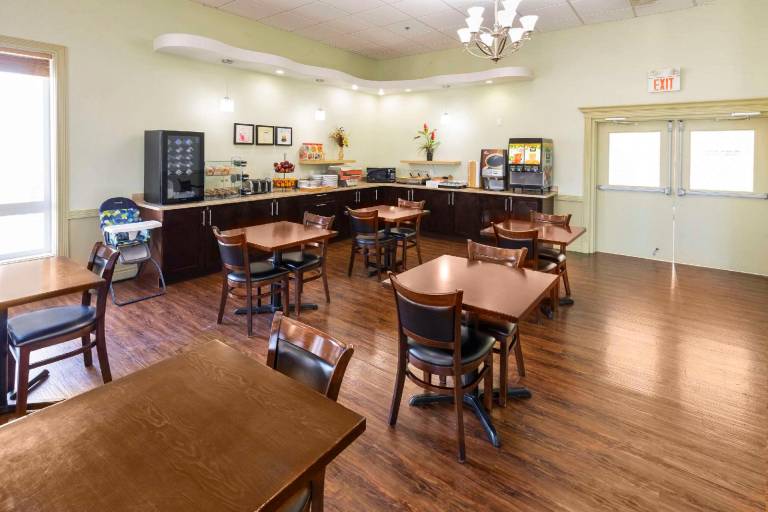 Quality Inn & Suites — photo 4