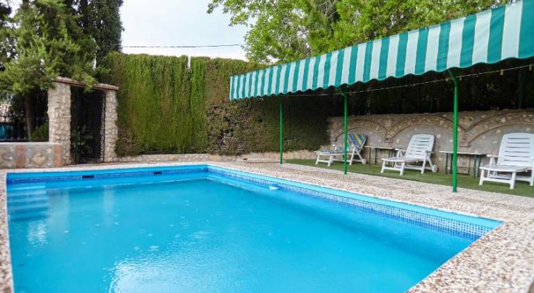 Vacation home with yard, private pool & grill | Pets allowed — photo 4