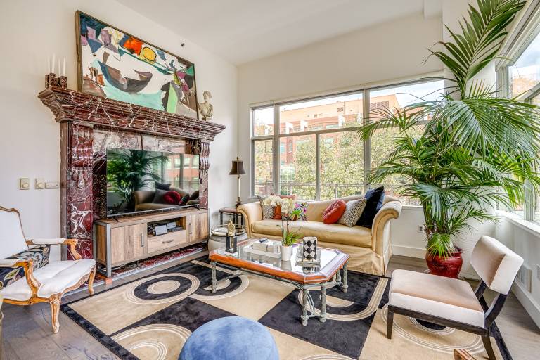 Luxe Condo w Private Patio & Perks in Emeryville