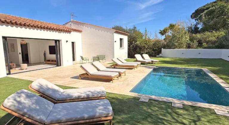 Villa with terrace, garden & barbecue in Sainte-Maxime