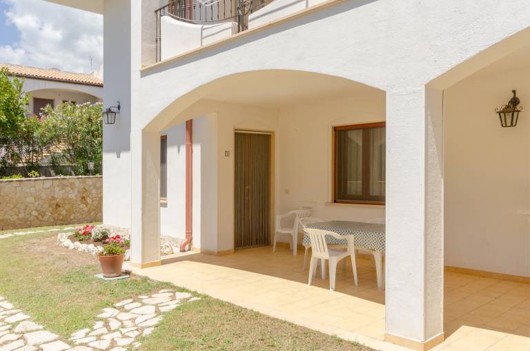 Family-friendly charming holiday apartment with yard & barbeque | Garden view | Close to the beach | Pets allowed — photo 2