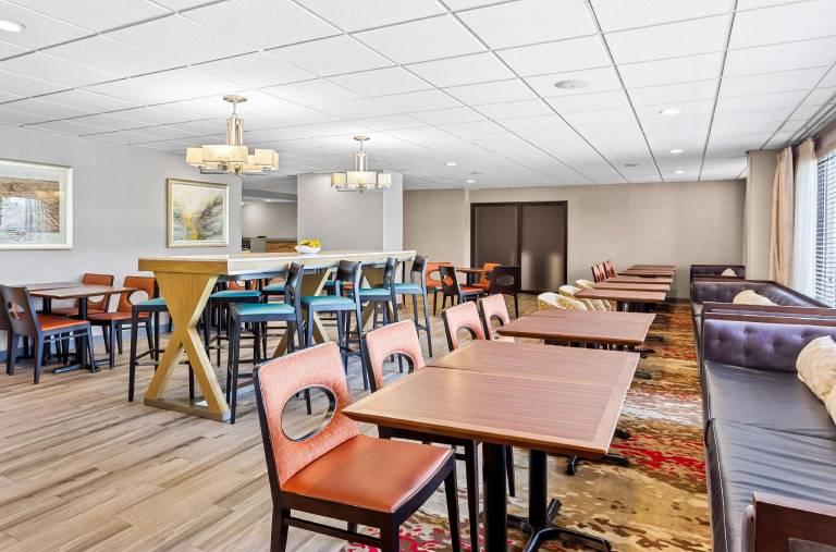 Hampton Inn Chicago/Naperville near NIU Conference Center — photo 3