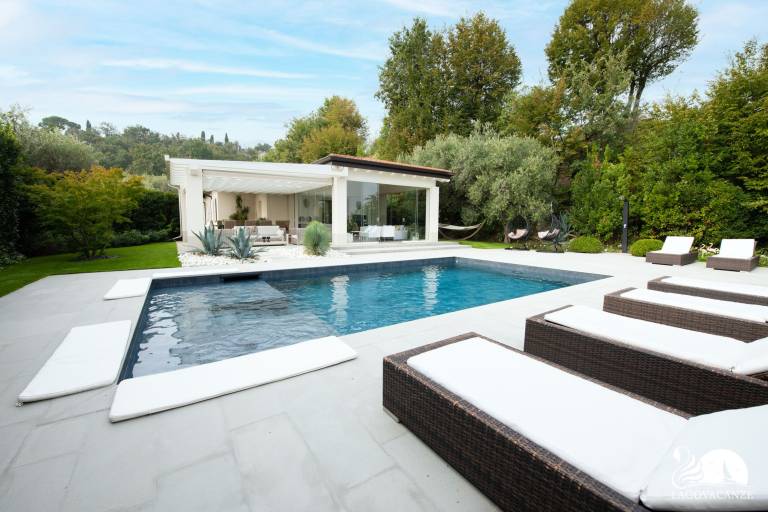 Child-friendly wonderful villa with yard, barbecue & private pool | Pets allowed — photo 3