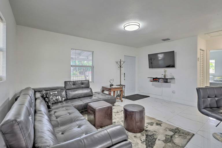 Hus  North Miami Beach