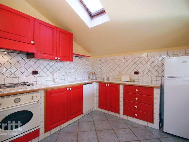 Vacation home with BBQ, terrace & yard — photo 4