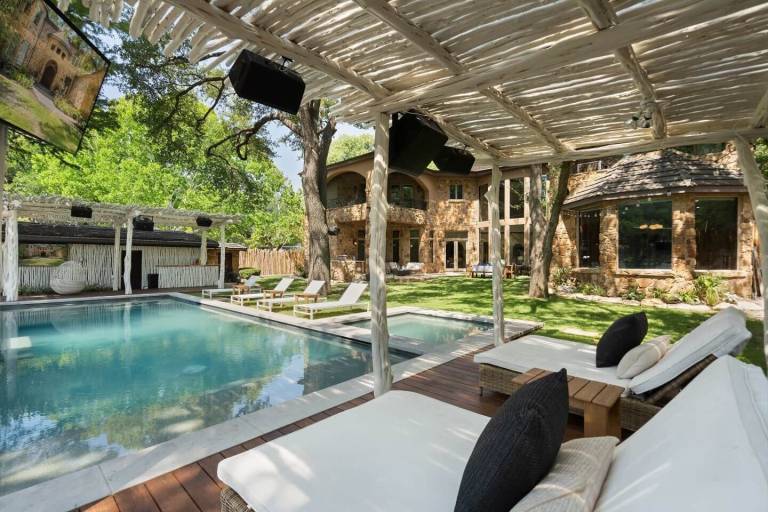 House  Austin Lake Hills