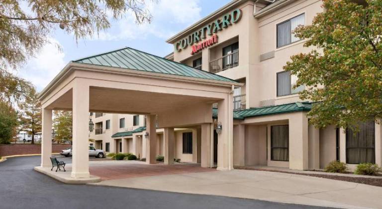 Courtyard by Marriott Topeka in Topeka, KS
