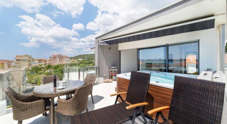 Apartment with jacuzzi | Close to the beach | Pets are welcome — photo 2