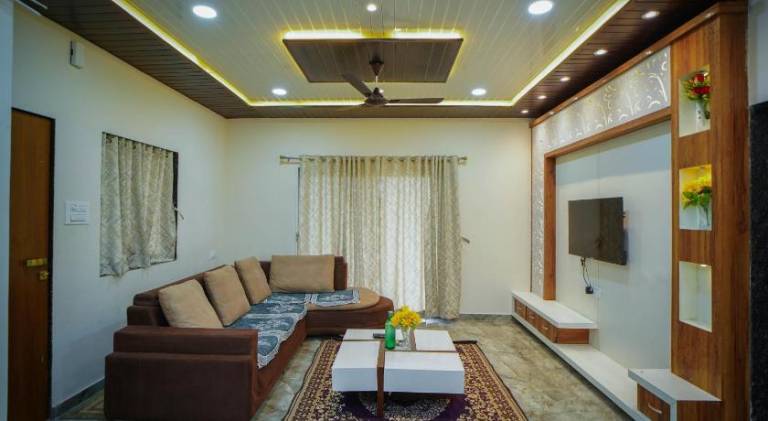 Villa with pool — photo 2