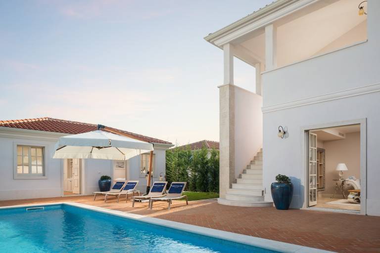 Villa with patio, garden & pool — photo 4