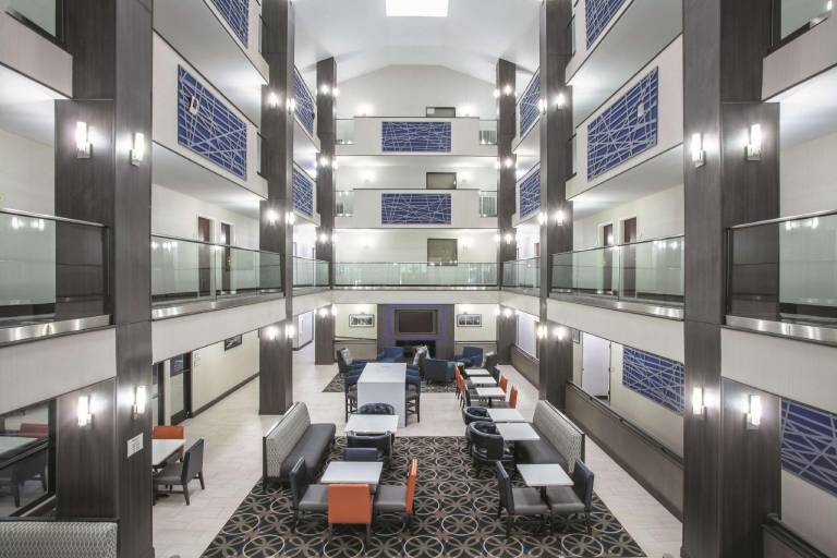 La Quinta Inn & Suites by Wyndham Covington — photo 2